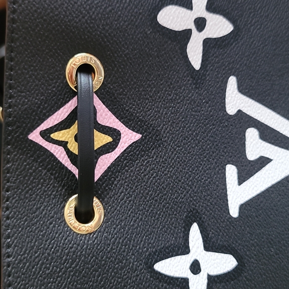 NeoNoe Wild at Heart Louis Vuitton Black Monogram Neo Noe Cross Body Bag - Picture 3 of 17